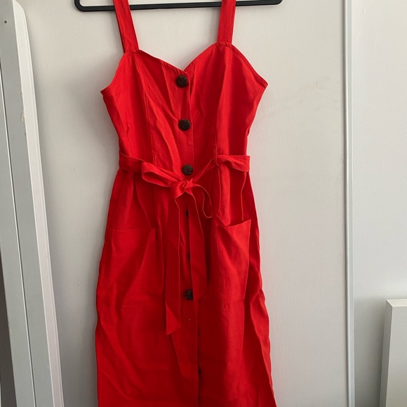 Size M sweetheart midi dress with belt. Red dress button up - Picture 1 of 2